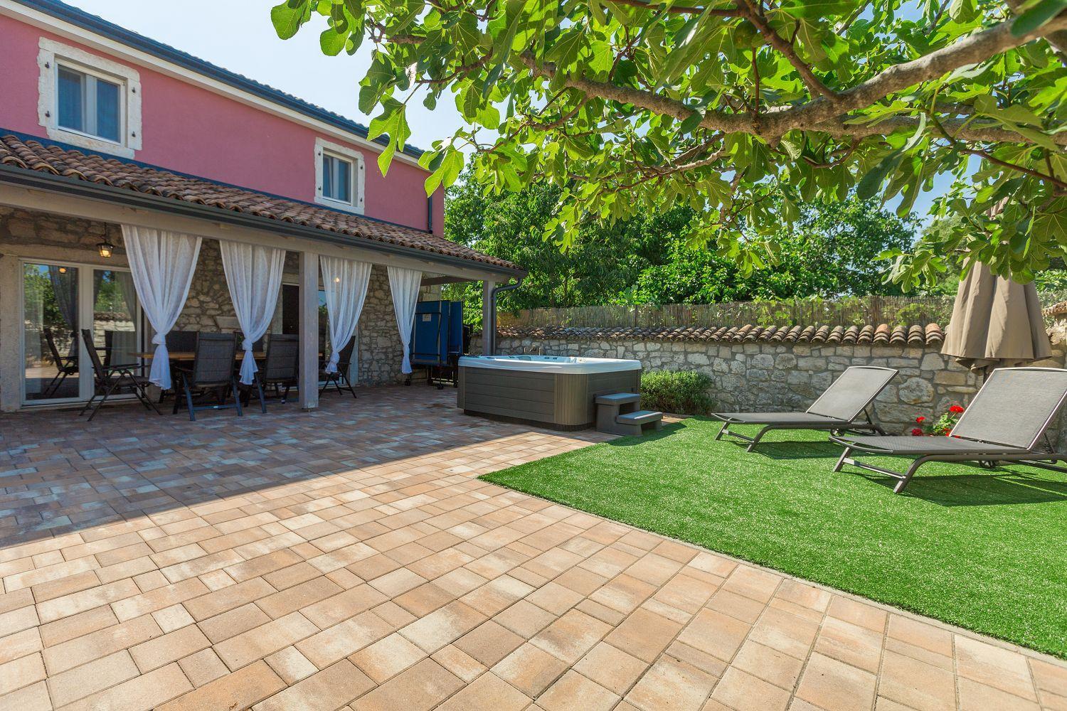 Idyllisches istrisches Steinhaus mit Whirlpool, Tischtennis, Grill und klimatisierten Schlafzimmern, Aufnahme 10