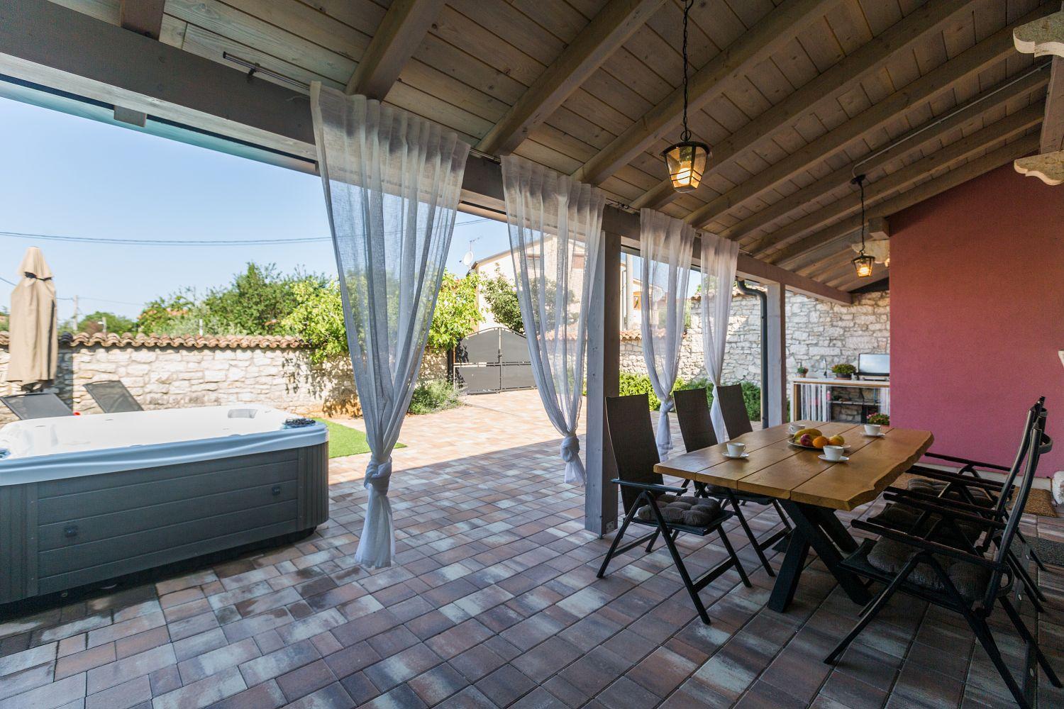 Idyllisches istrisches Steinhaus mit Whirlpool, Tischtennis, Grill und klimatisierten Schlafzimmern, Aufnahme 7
