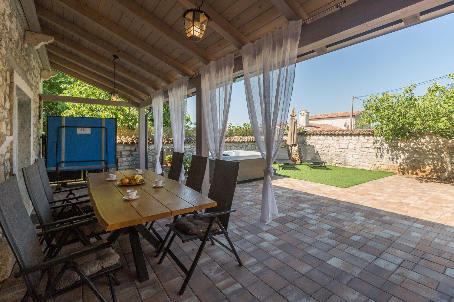 Idyllisches istrisches Steinhaus mit Whirlpool, Tischtennis, Grill und klimatisierten Schlafzimmern, Aufnahme 4